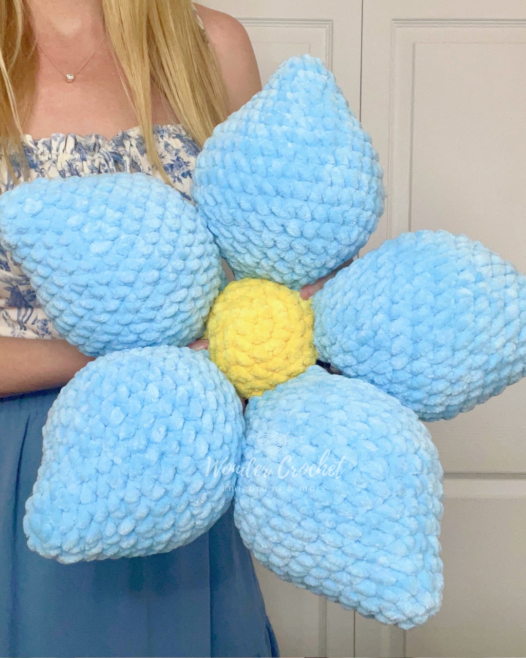 No-Sew Forget-Me-Not Pillow Free Crochet Pattern