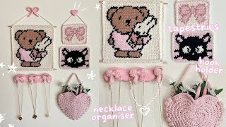 easy crochet wall decor: bow necklace organiser, heart hanging & cute tapestries | beginner-friendly