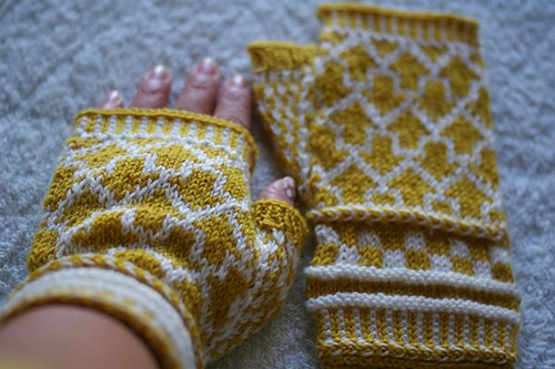 Arrow Fingerless Mitts