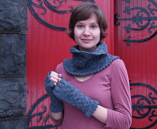 Queen of Shadows Fingerless Gloves & Cowl