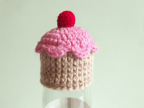 Tiny cupcake hat