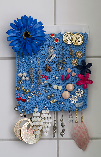 Øredobboppheng // Holder for earrings