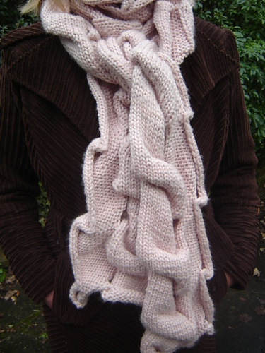 # 68 a Schal / Shawl