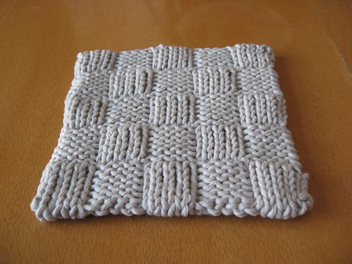 Self-intersecting basketweave coaster