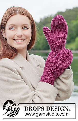 261-32 Violet Veil Mittens