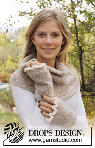 0-745 Wrist warmers with flounce