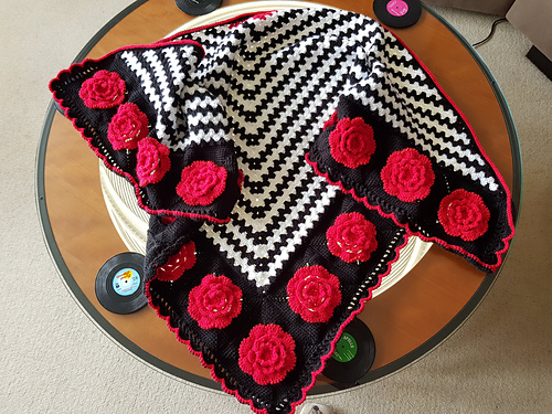 Rambling Roses Shawl