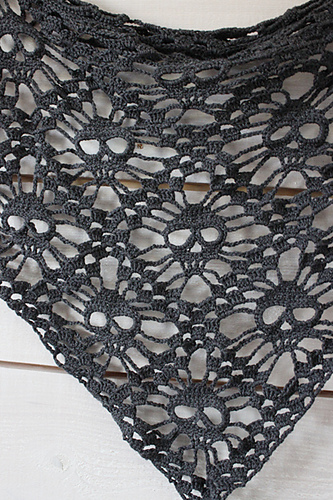 Skull shawl/Döskallesjal