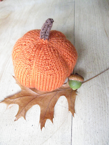 Mini Knitted Pumpkin