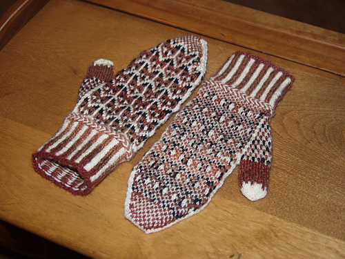 Fox in the Snow Mittens
