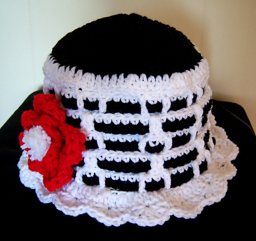 Woven Black & White Shell Brimmed Hat
