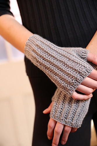 F803 Fingerless Mitts