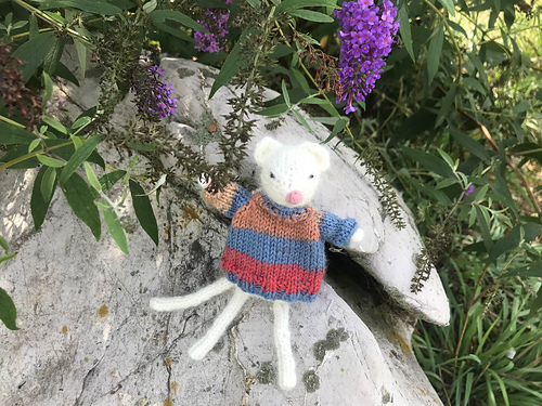 Knitted Mouse