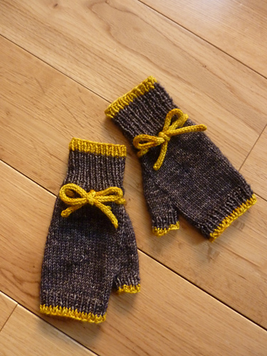 Dainty Fingerless Mittens
