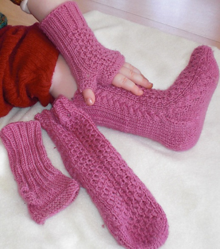 One common pattern-two knitted pieces