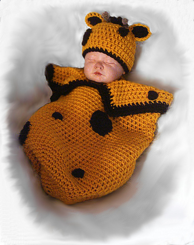 228 Giraffe Baby Cocoon and Hat Set