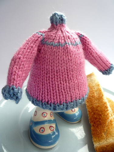 YOKE SWEATER EGG COSY /COZY