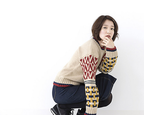 216w-07 Geometric Pattern Sweater