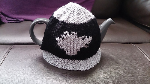 House Stark sigil tea cosy knitting pattern