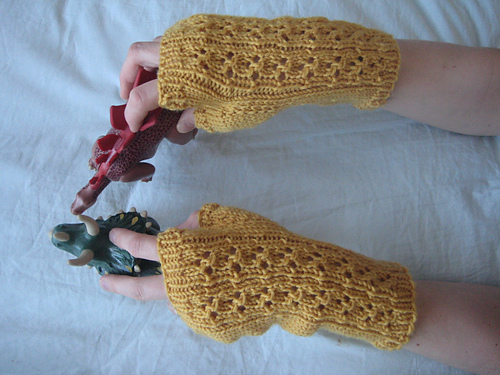 Cloverleaf Eyelet Fingerless Gloves