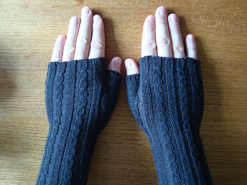 Cabled unisex fingerless mittens