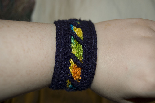 Quick and easy crochet bracelet