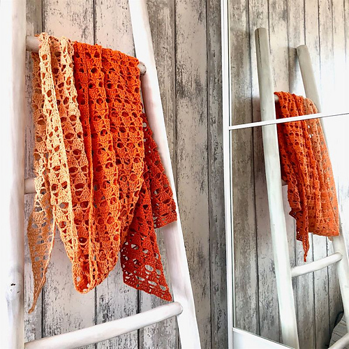 Dip Dye Pyramid Shawl