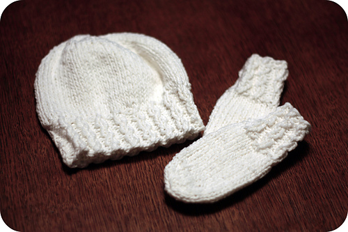 Tiny Twist Hat and Mitts