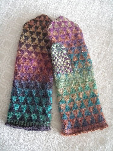 Shifty triangle mittens