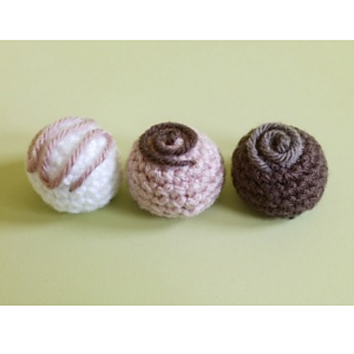 Amigurumi Bon-Bon Magnets