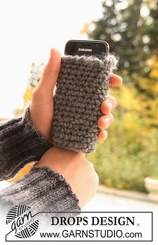 0-714 Crochet cell phone bag