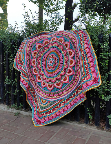 Shapla Bil Throw