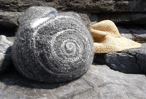 Felted Pebble Beach Bag