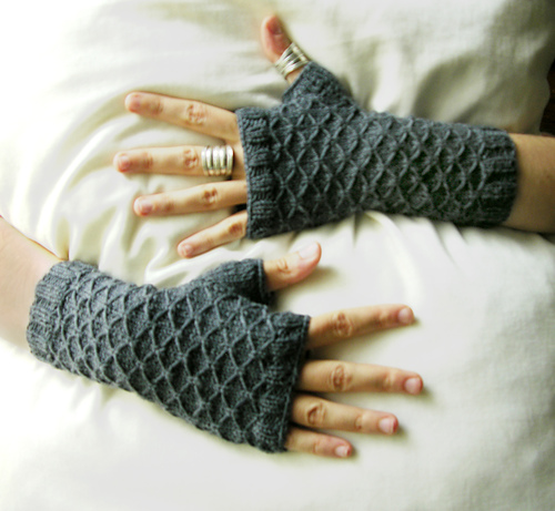 Seeta fingerless gloves