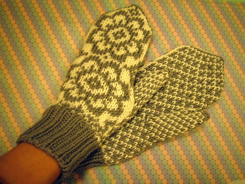 Selbu Flowers (Mittens)