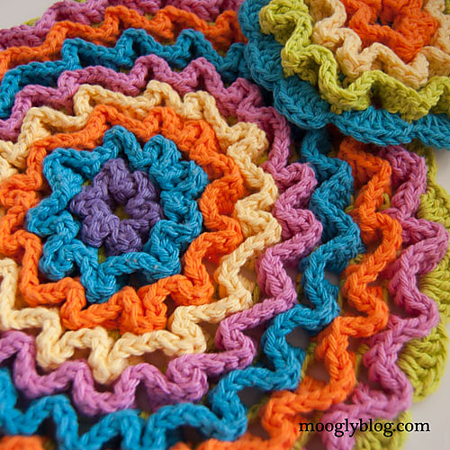 Wiggle It Crochet Trivet and Dishcloth Set