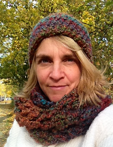 Stavs autumn infinity scarf and hat