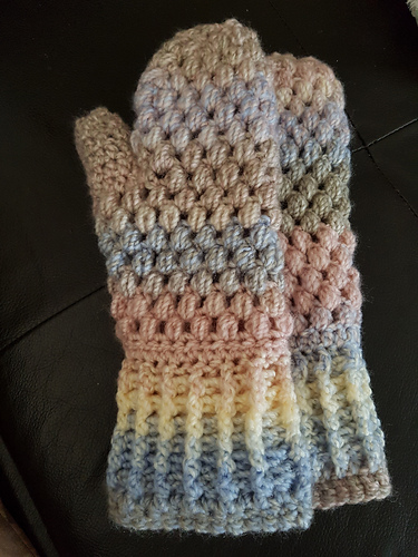Puff Stitch Mittens