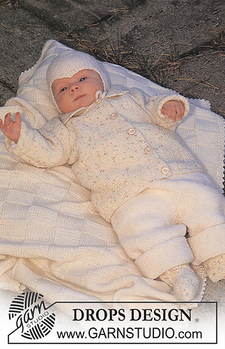 b6-13 Cardigan, trousers, hat, socks and blanket