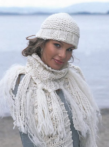 86-37 Hat in Eskimo and Scarf