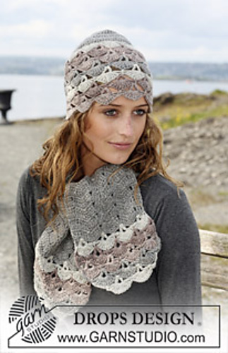 108-26 b Winter Fanfare Scarf