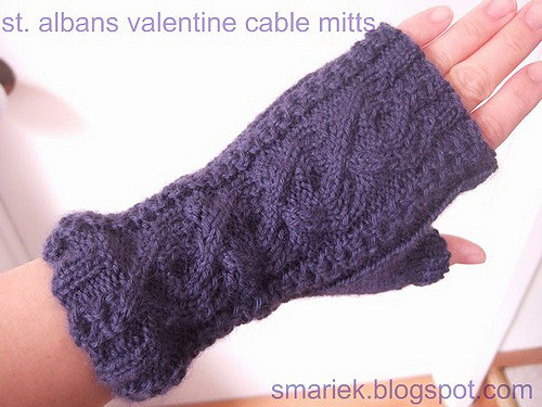 Saint Albans Valentine Cable Mitts