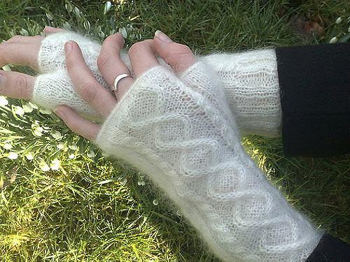 Snowdrop Fingerless Gloves