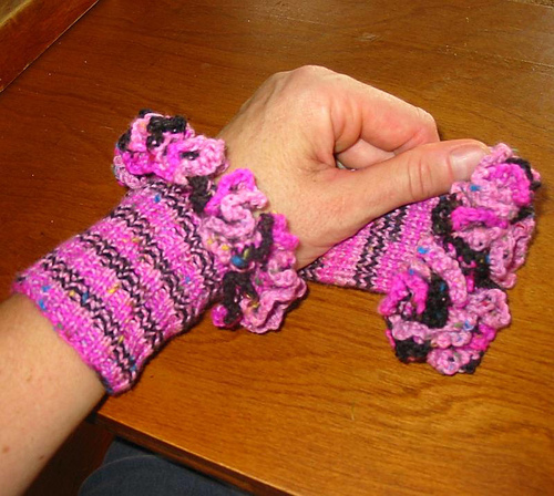 Vieux Rouets Ruffled Wrist Warmers