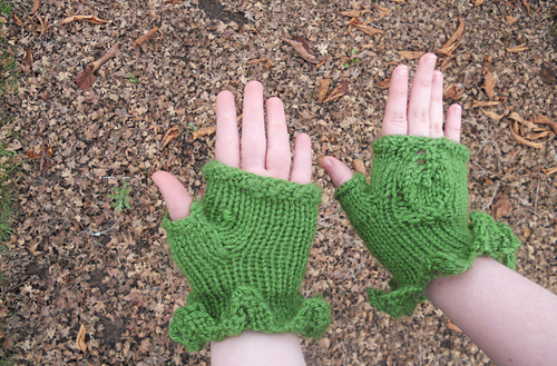 Peasblossom: Fairy Fingerless Gloves