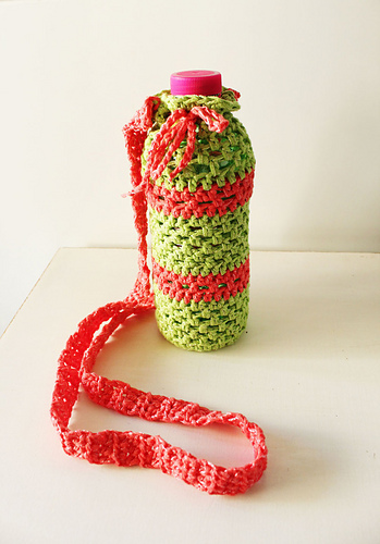 Water bottle messenger bag