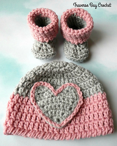 Darla heart beanie & bootie set