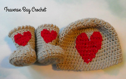 Heart hat & bootie set