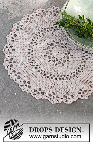 0-1507 Holly Doily