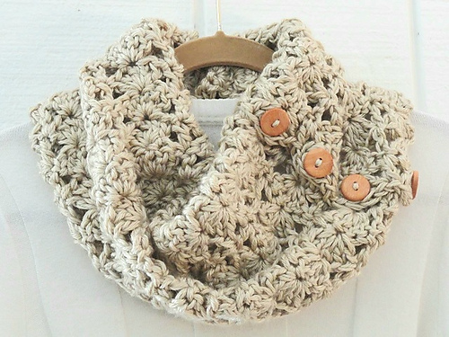 Chunky Lace Cowl and Beanie